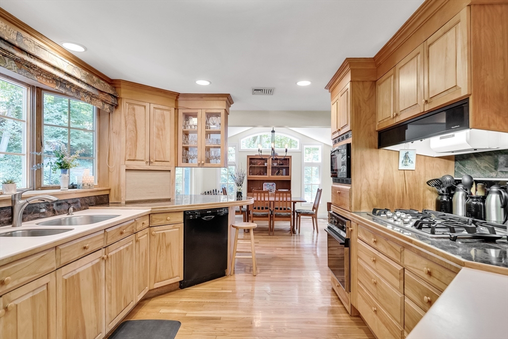 21 Constitution Road Lexington, MA 02421 - Photo 11 of 42
