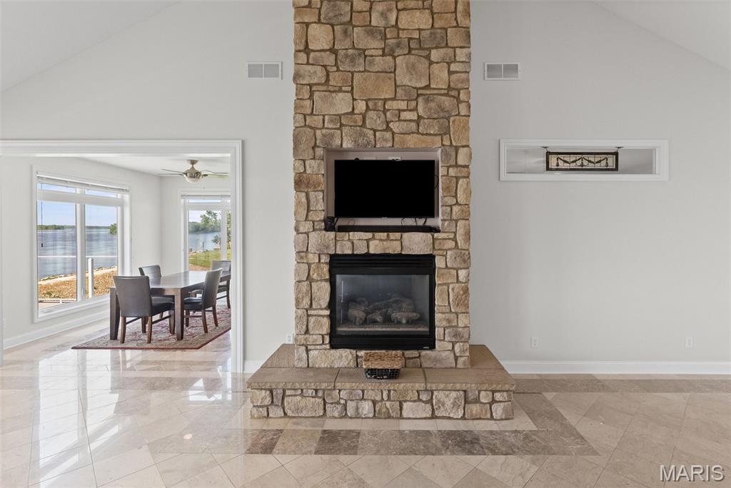 709 Wind Rivers Drive, Unit B Grafton, IL 62037 - Photo 14 of 68 Gallery Image 14