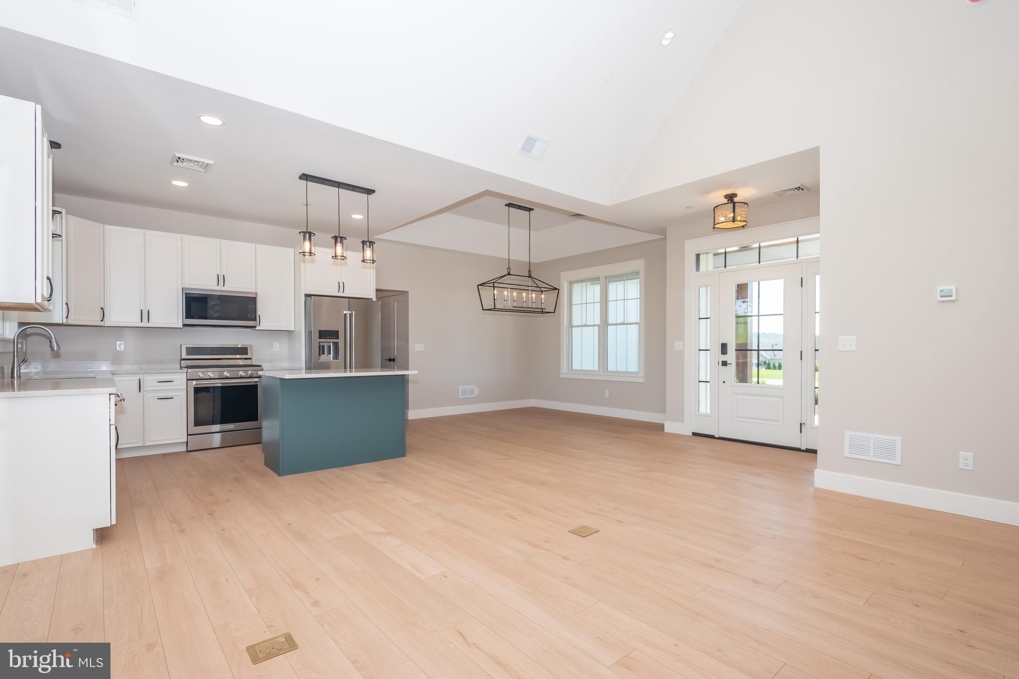 71 Walnut Ridge Grantsville, MD 21536 - Photo 21 of 55 a view of a kitchen with microwave and cabinets