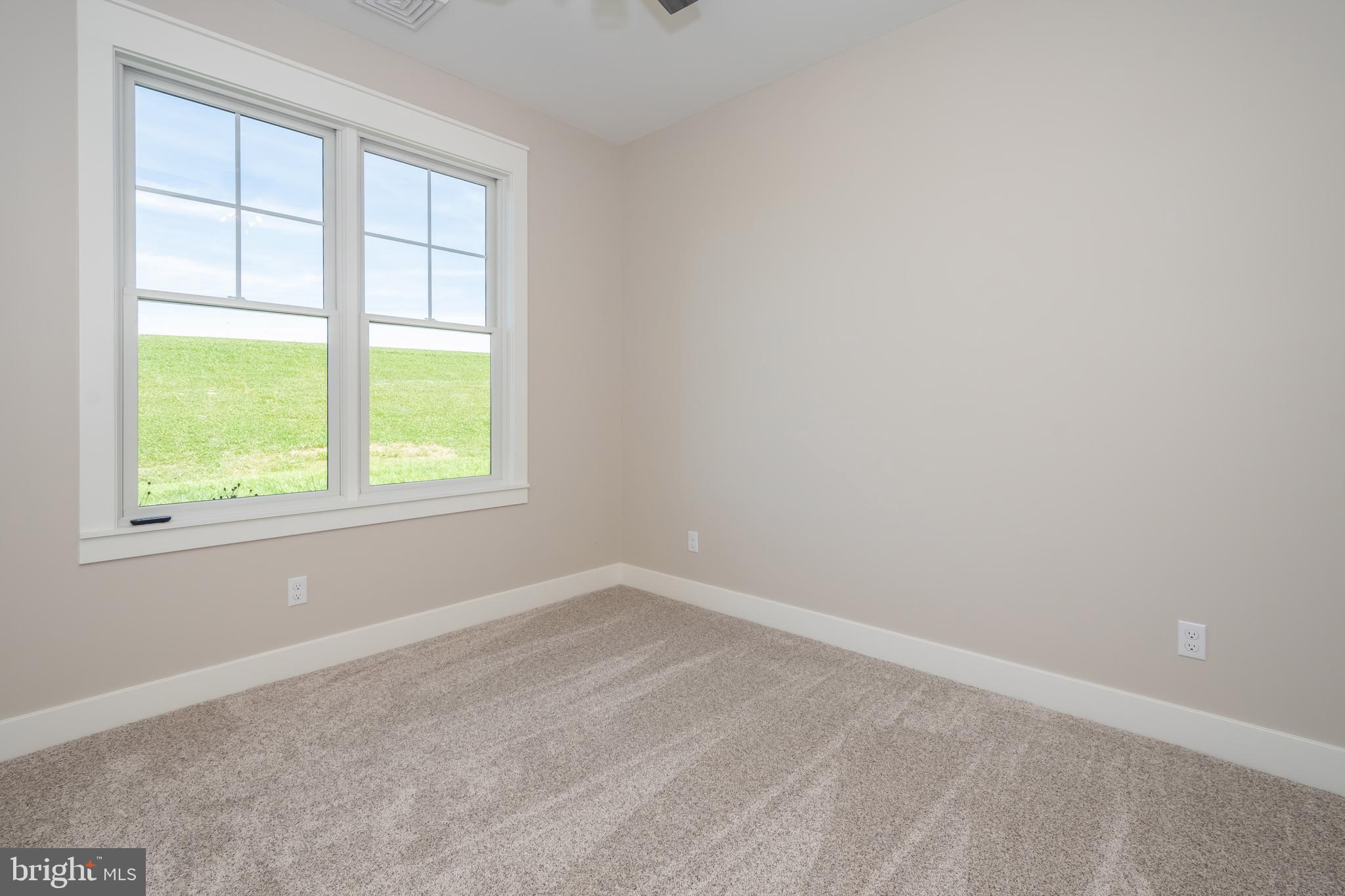 71 Walnut Ridge Grantsville, MD 21536 - Photo 28 of 55 an empty room with a window