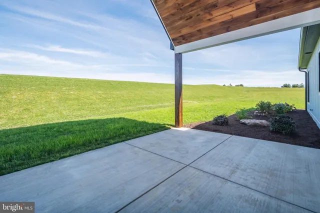 a view of an outdoor space and city view