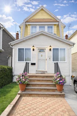 $789,999 | 93-09 Vanderveer Street | Queens Village