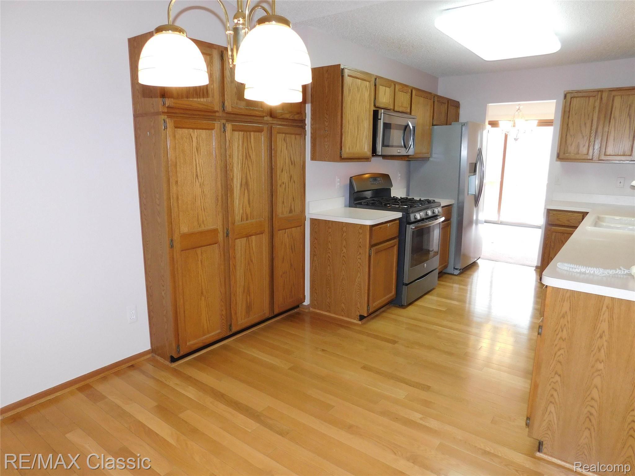 21840 River Ridge Trail, Unit 104 Farmington, MI 48335 - Photo 12 of 35 KITCHEN