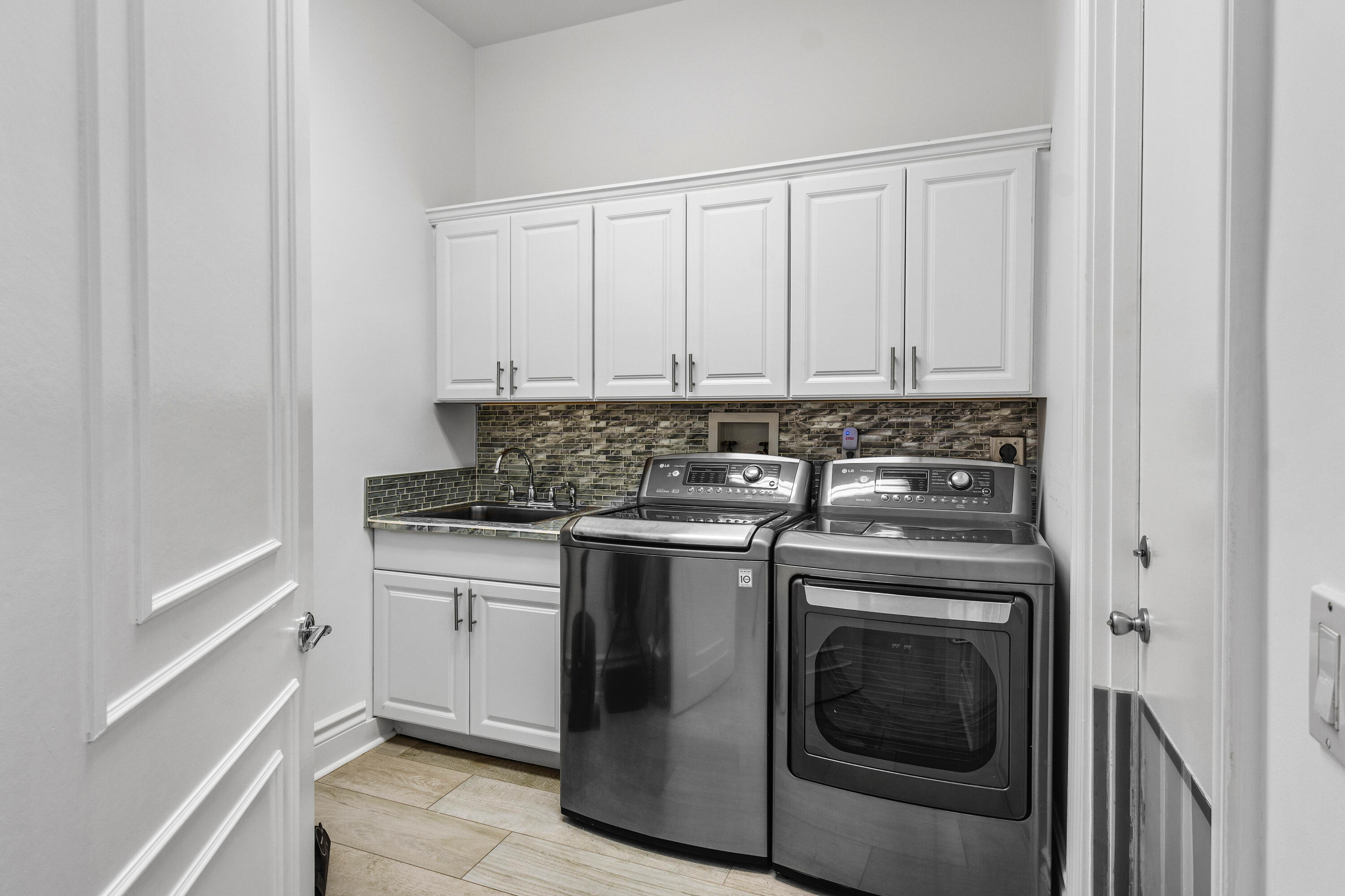 5770 Bridleway Circle Boca Raton, FL 33496 - Photo 34 of 54 Laundry Room