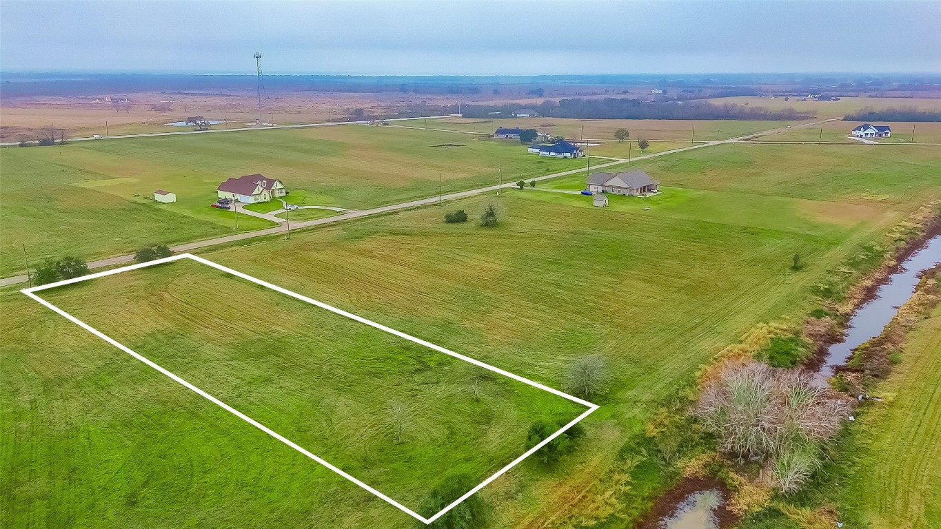 354 Brahman Trail Angleton, TX 77515 - Photo 2 of 6 a view of a tennis court