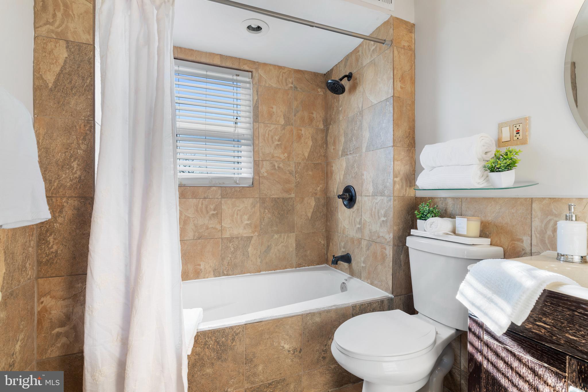 404 Grovethorn Road Baltimore, MD 21220 - Photo 20 of 39 a bathroom with a sink toilet and shower