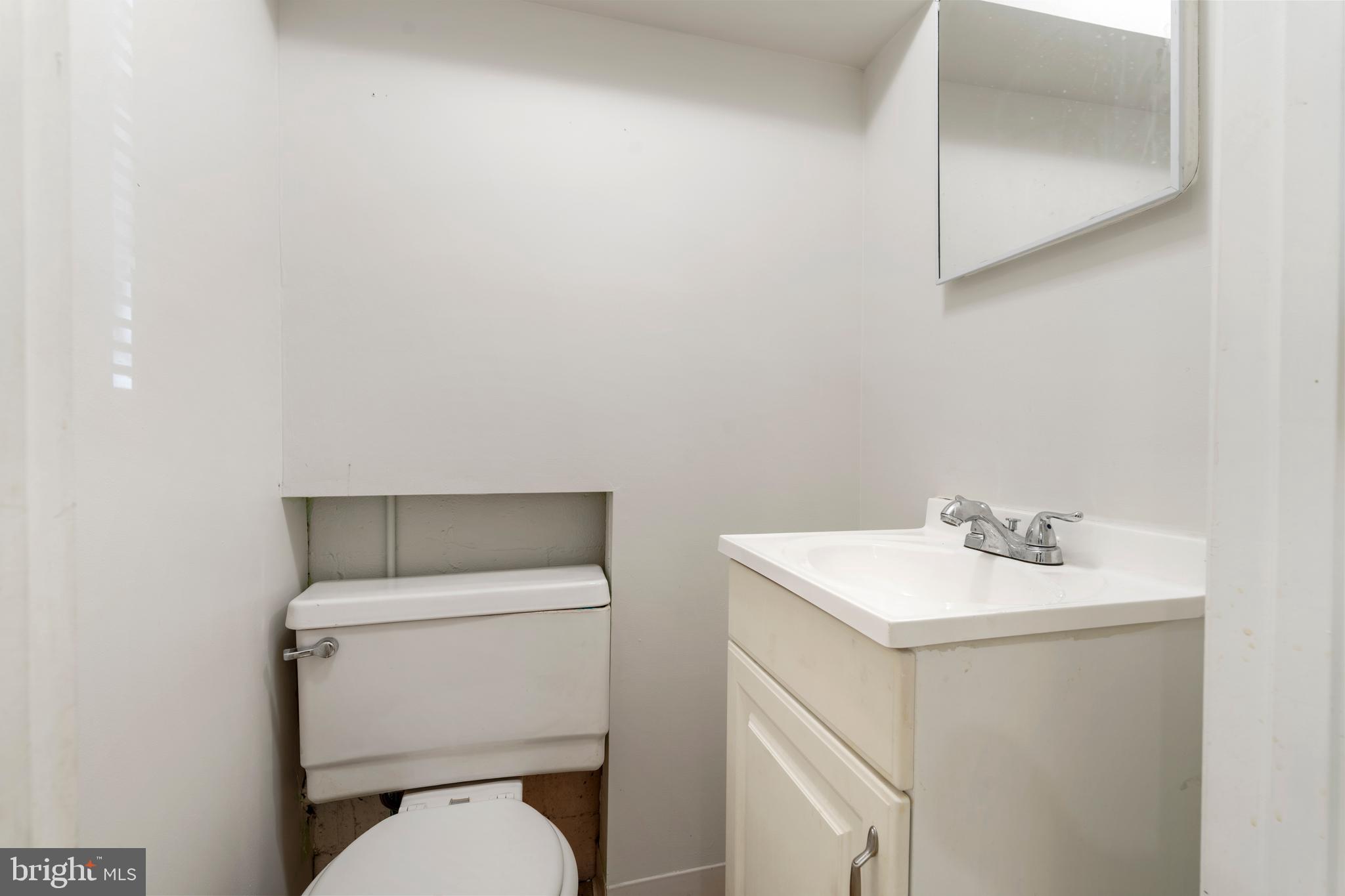 404 Grovethorn Road Baltimore, MD 21220 - Photo 31 of 39 a utility room with dryer and washer