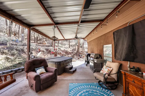 $428,900 | 5 Tanglewood, Ransom Canyon, TX 79366