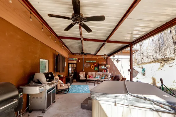 $428,900 | 5 Tanglewood, Ransom Canyon, TX 79366