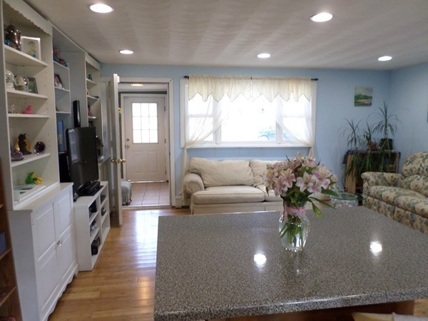 19 Brownlea Road Framingham, MA 01701 - Photo 3 of 11 Gallery Image 3