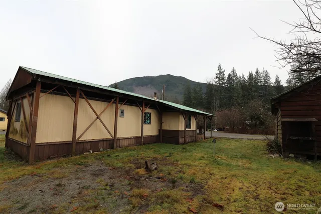 a view of a house with yard and sitting area