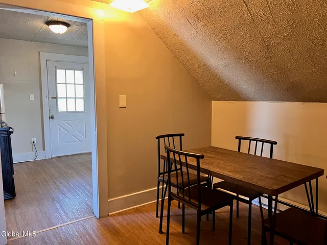 $1,050 | 1955 Central Avenue, Unit 2, Colonie, NY 12205