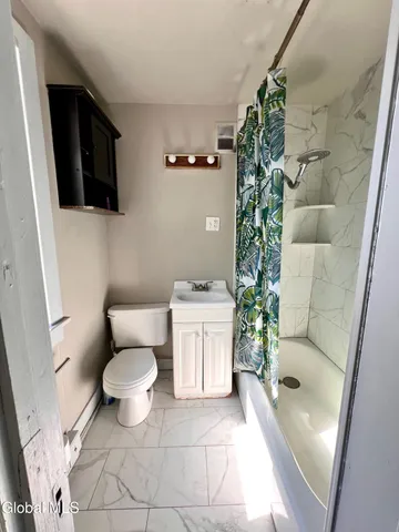 $1,050 | 1955 Central Avenue, Unit 2, Colonie, NY 12205