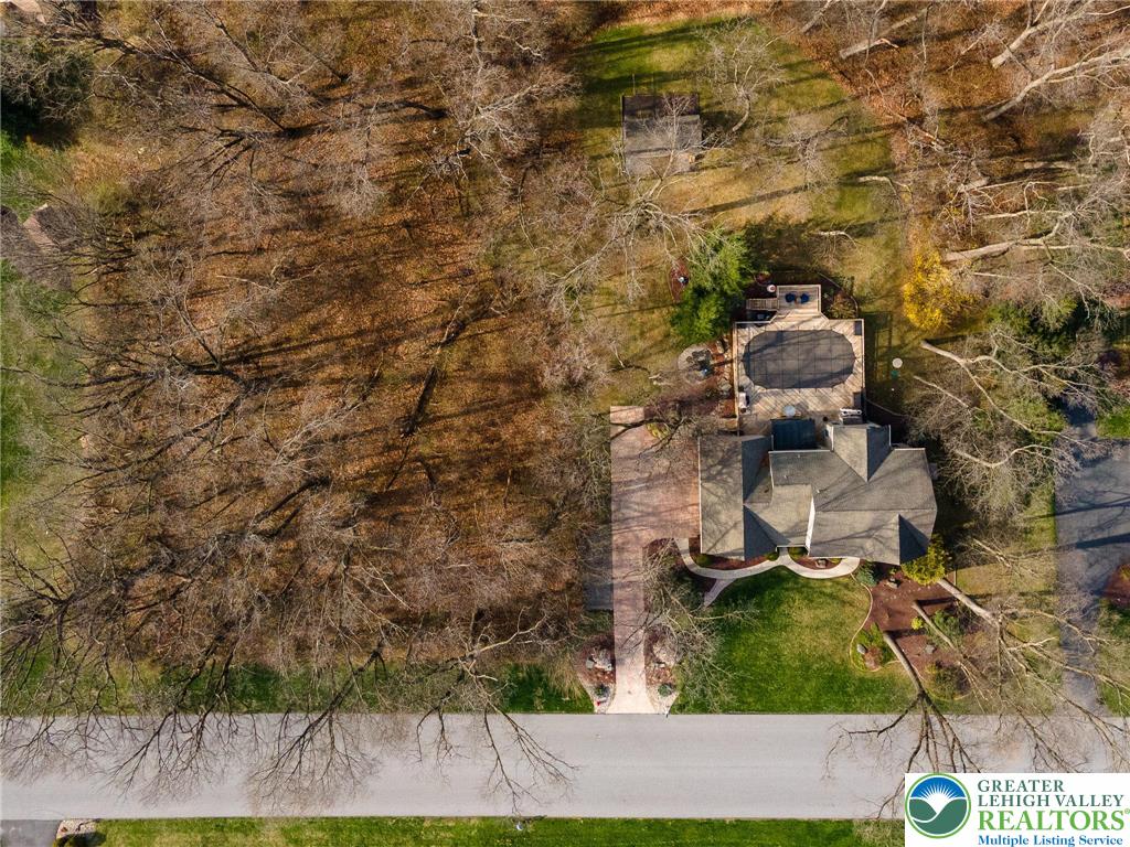 369 Manor Drive Nazareth, PA 18064 - Photo 15 of 59 363 manor to the left and 369 to the right