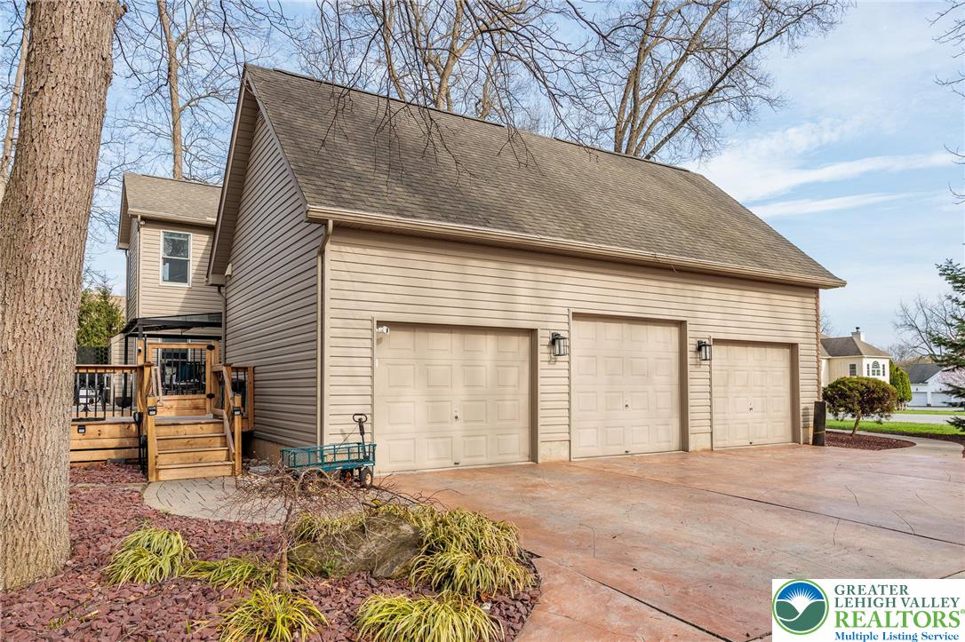 369 Manor Drive Nazareth, PA 18064 - Photo 7 of 59