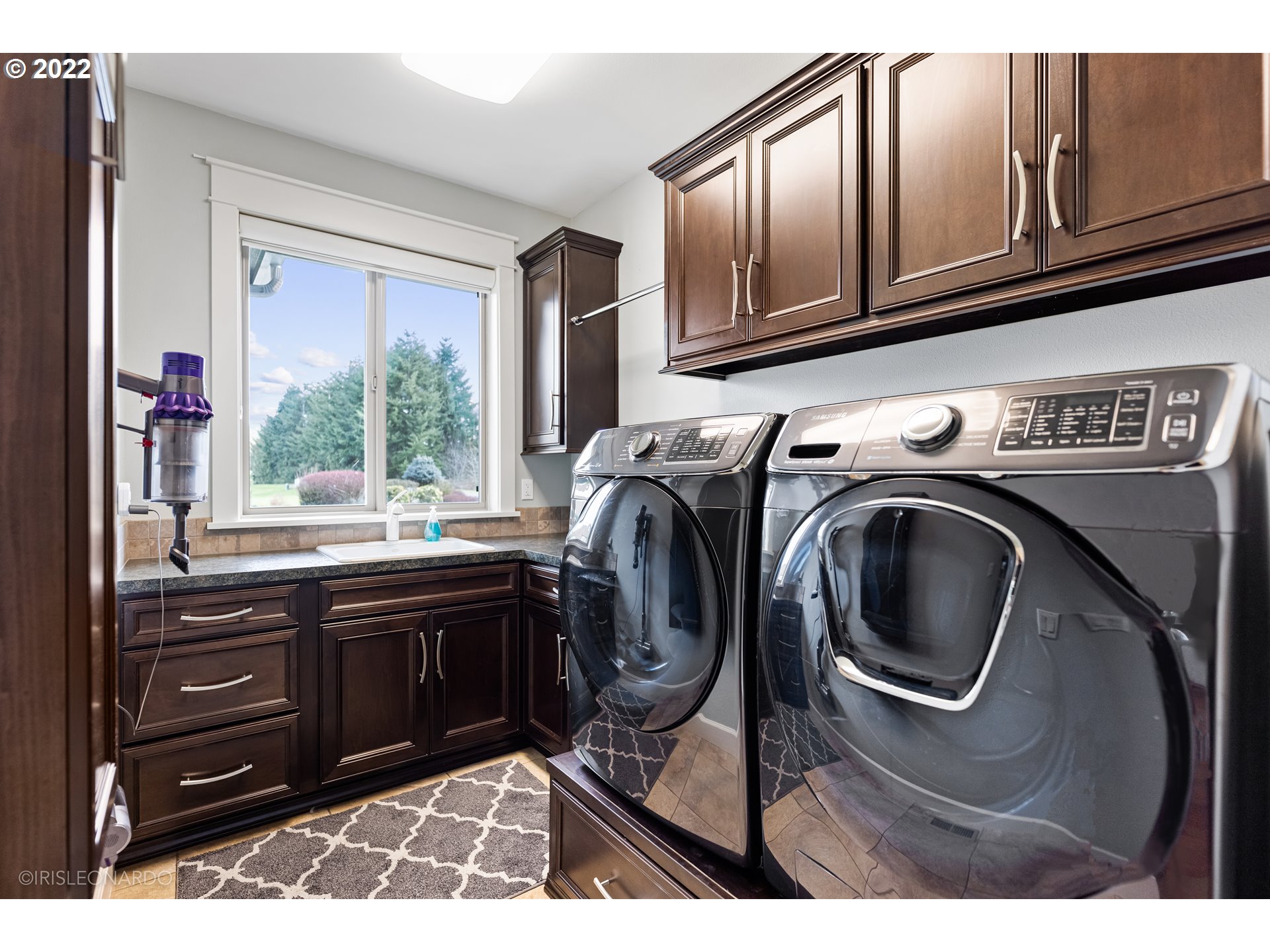 33806 Northwest Norstar Ranch Road Ridgefield, WA 98642 - Photo 22 of 32 a utility room with dryer and washer