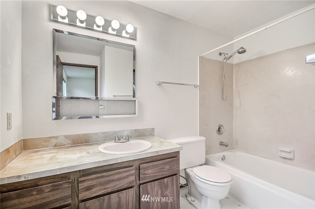 2209 Southeast 21st Street Renton, WA 98055 - Photo 20 of 40 a bathroom with a sink vanity granite toilet tub and shower