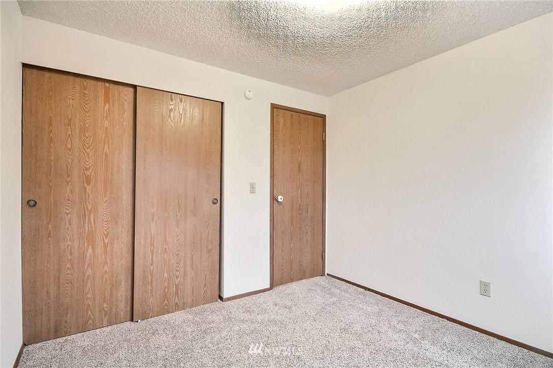 2209 Southeast 21st Street Renton, WA 98055 - Photo 22 of 40 a view of an empty room