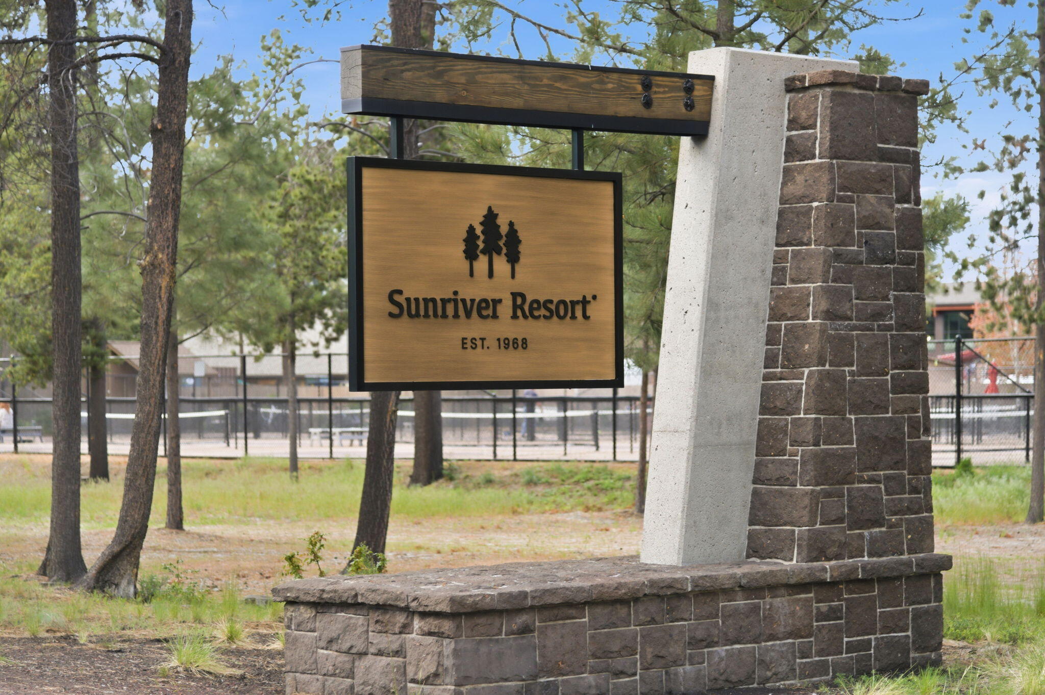 17654 Pinnacle Lane, Unit 16 Sunriver, OR 97707 - Photo 26 of 28 a sign on the side of a building