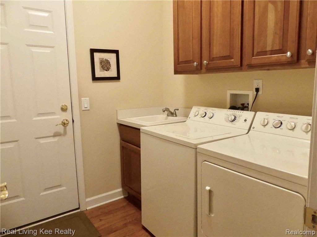 5209 Belmonte Drive Rochester, MI 48306 - Photo 30 of 43 Main floor laundry room