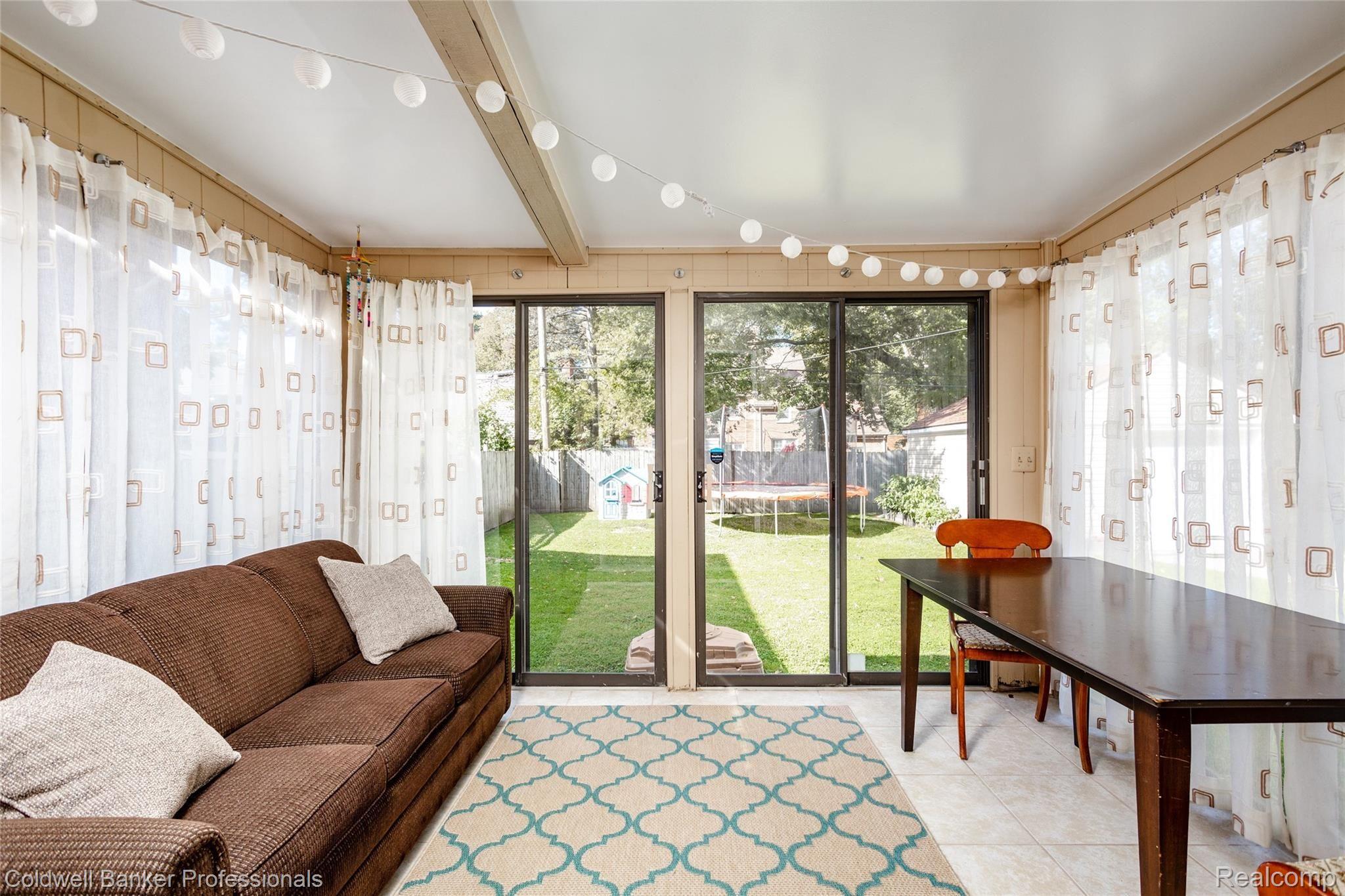 14909 Greenview Road Detroit, MI 48223 - Photo 4 of 21 Sun Room
