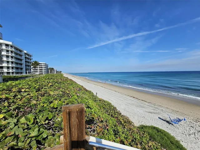 a view of a interior of the house