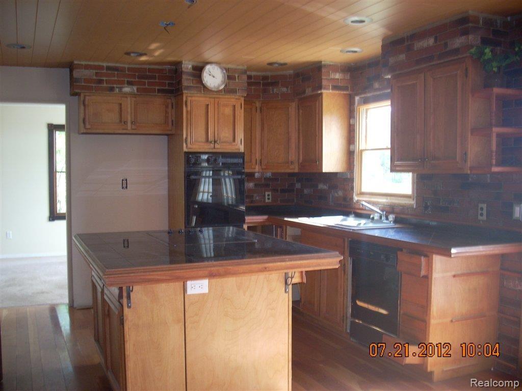 7055 Washburn Road Goodrich, MI 48438 - Photo 11 of 13 037.JPG
