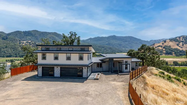 $1,550,000 | 868 Sanel Drive, Ukiah, CA 95482
