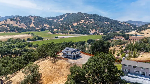 $1,550,000 | 868 Sanel Drive, Ukiah, CA 95482