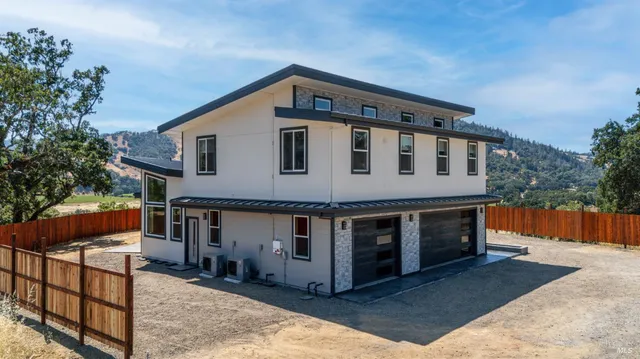 $1,550,000 | 868 Sanel Drive, Ukiah, CA 95482