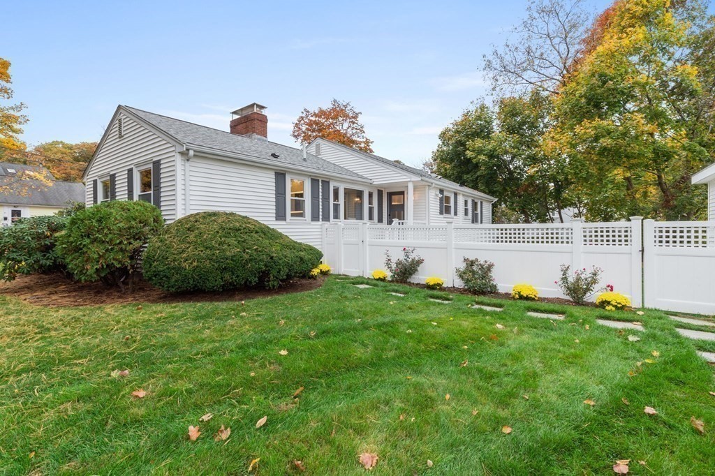 82 Margaret Road Newton, MA 02461 - Photo 4 of 32