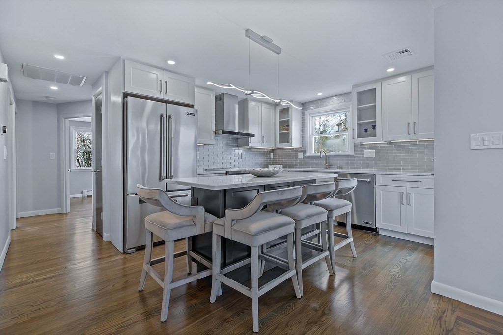 82 Margaret Road Newton, MA 02461 - Photo 10 of 32