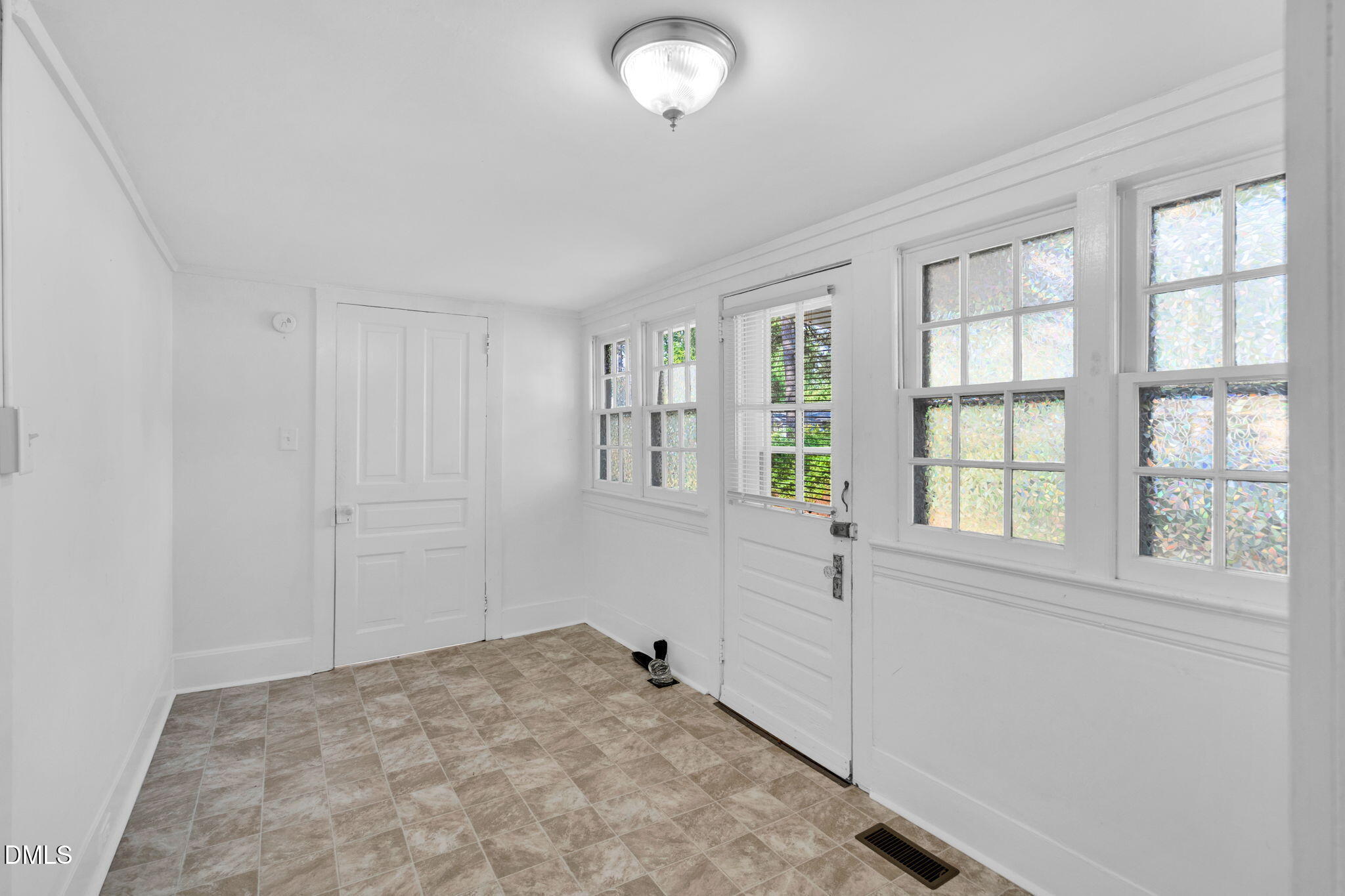 310 Chicopee Road Benson, NC 27504 - Photo 13 of 23 an empty room with windows