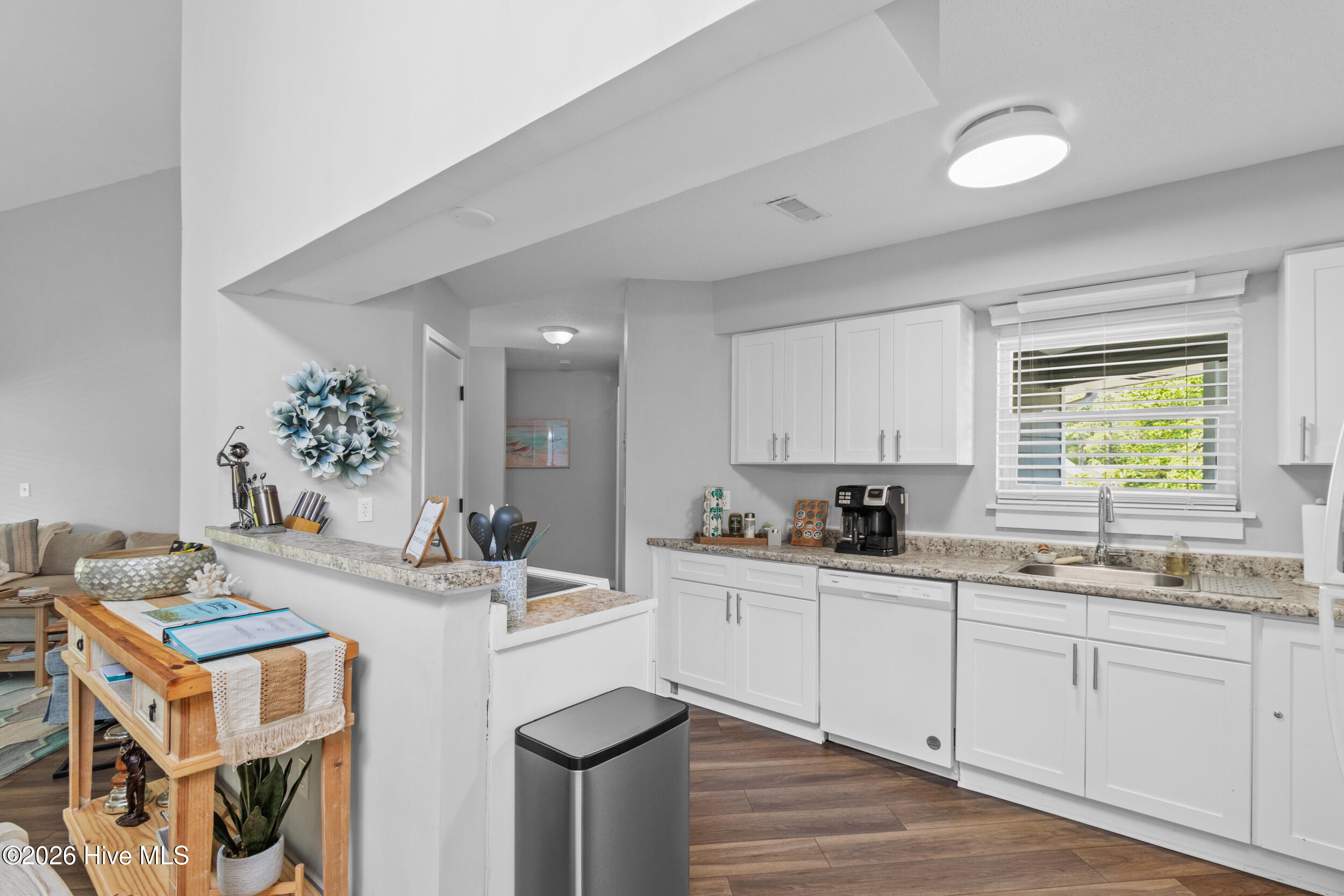 718 Azalea Drive, Unit 458 Hampstead, NC 28443 - Photo 6 of 38 7_kitchen