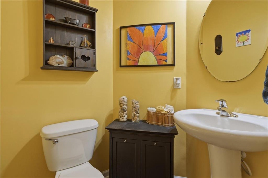11621 Beacon Drive Irwin, PA 15642 - Photo 15 of 50 Powder room