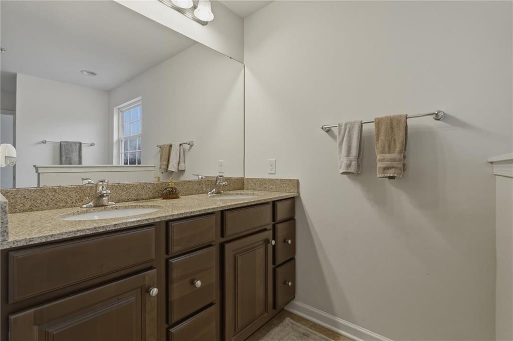 11621 Beacon Drive Irwin, PA 15642 - Photo 27 of 50 Primary en suite
