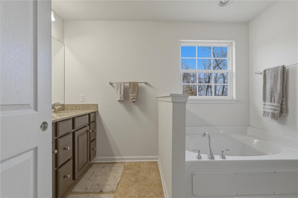 11621 Beacon Drive Irwin, PA 15642 - Photo 28 of 50 Primary en suite