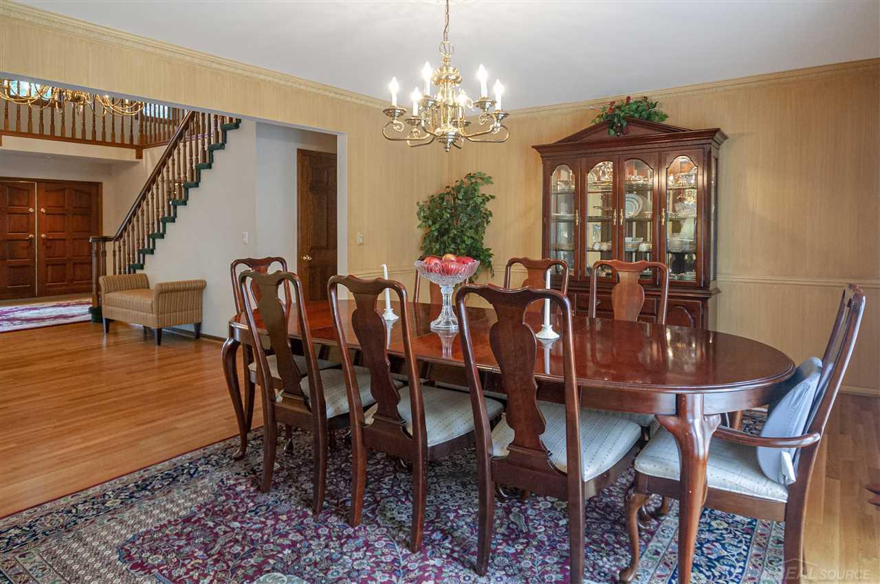 987 Lake Shore Road Grosse Pointe, MI 48236 - Photo 18 of 54 50018284-17.JPG
