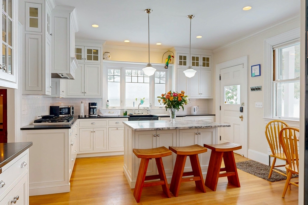 97 Montvale Road Newton, MA 02459 - Photo 3 of 24 Gallery Image 3