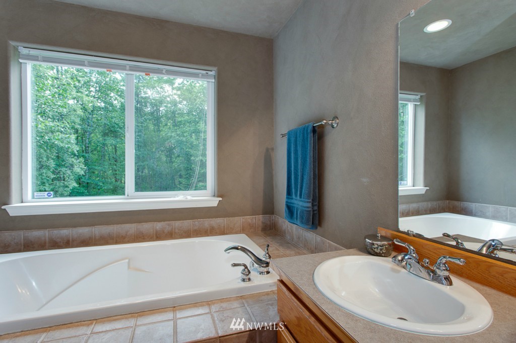 989 Southwest Wildwood Road Port Orchard, WA 98367 - Photo 22 of 24 Gallery Image 22