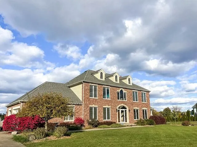 $799,900 | 25812 91st Street, Salem Lakes, WI 53168