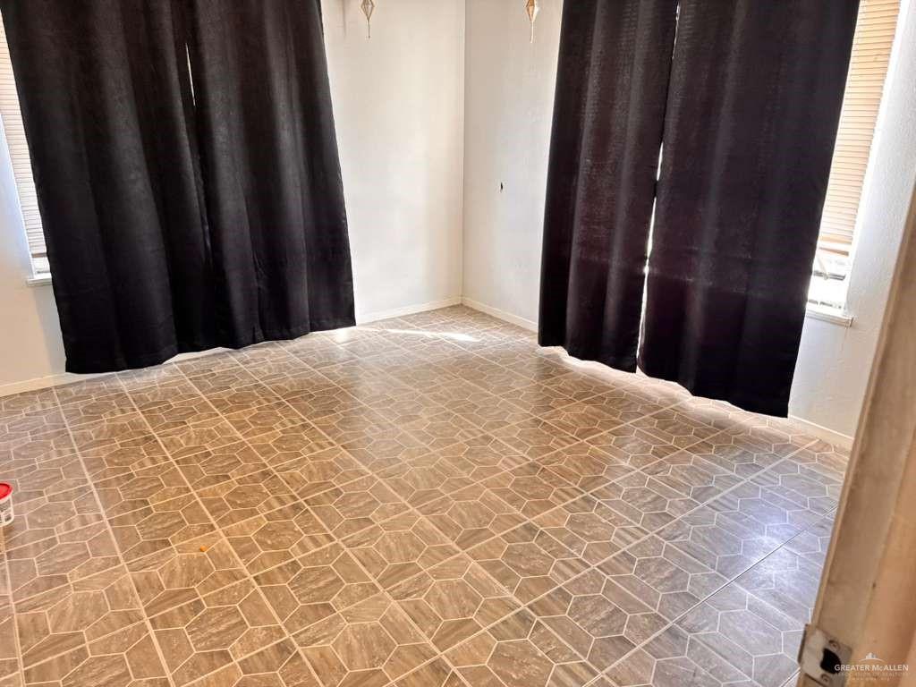 421 South Main Street Donna, TX 78537 - Photo 23 of 24 a close view of a bathroom