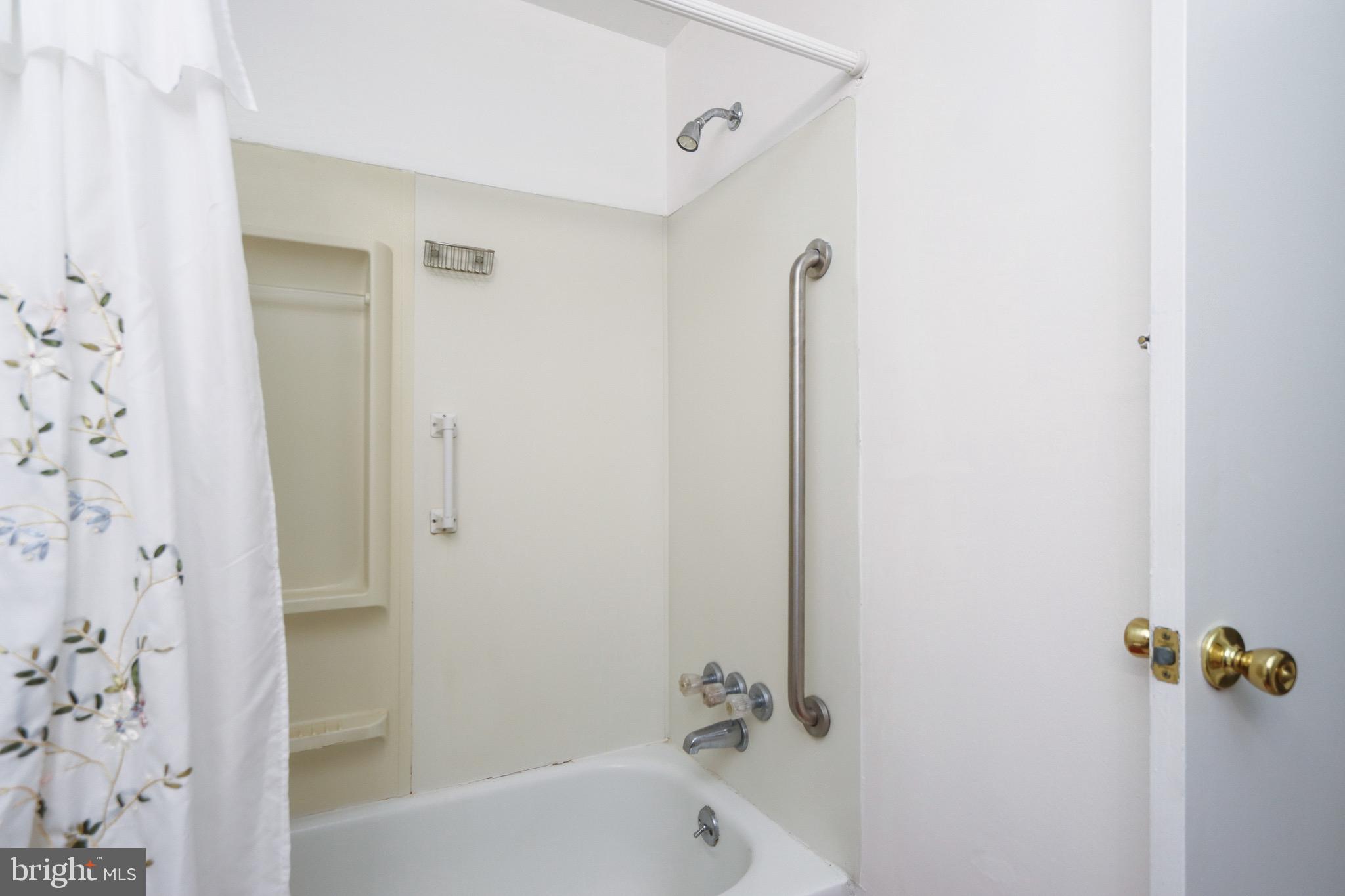 104 Applecreek Road Frederick, MD 21702 - Photo 40 of 59 Hallway Bathroom