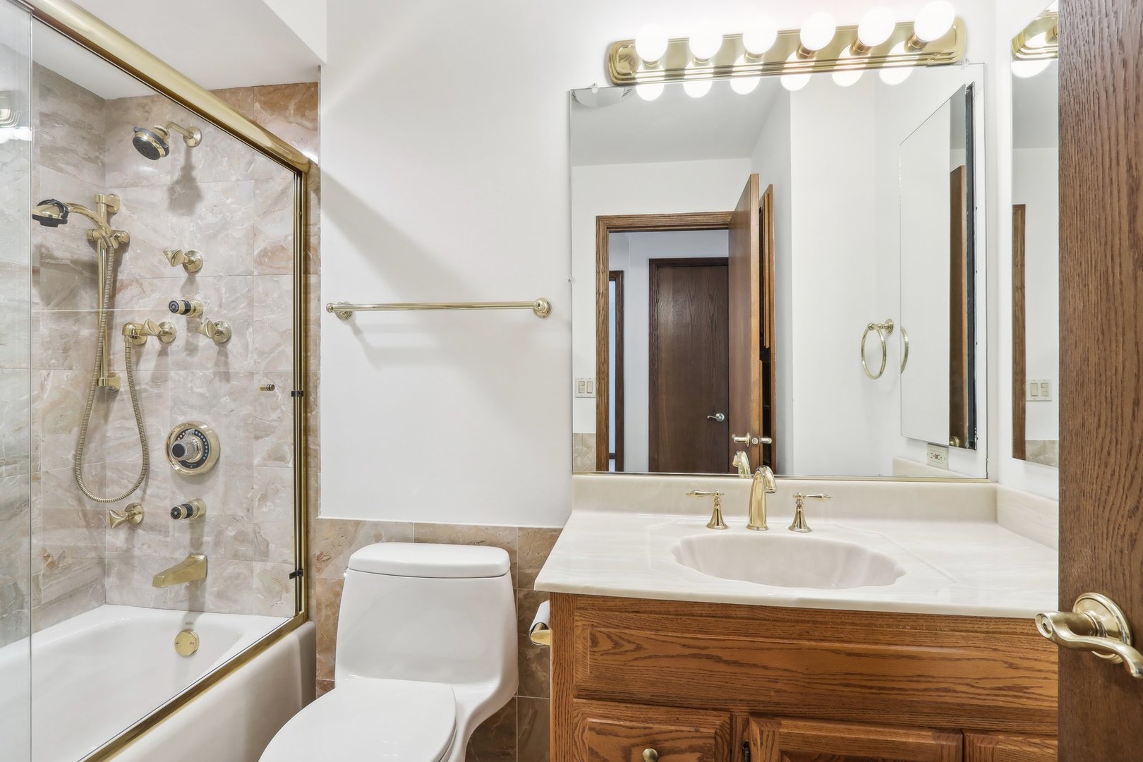 2500 Windsor Mall, Unit 1P Park Ridge, IL 60068 - Photo 18 of 24 Gallery Image 18