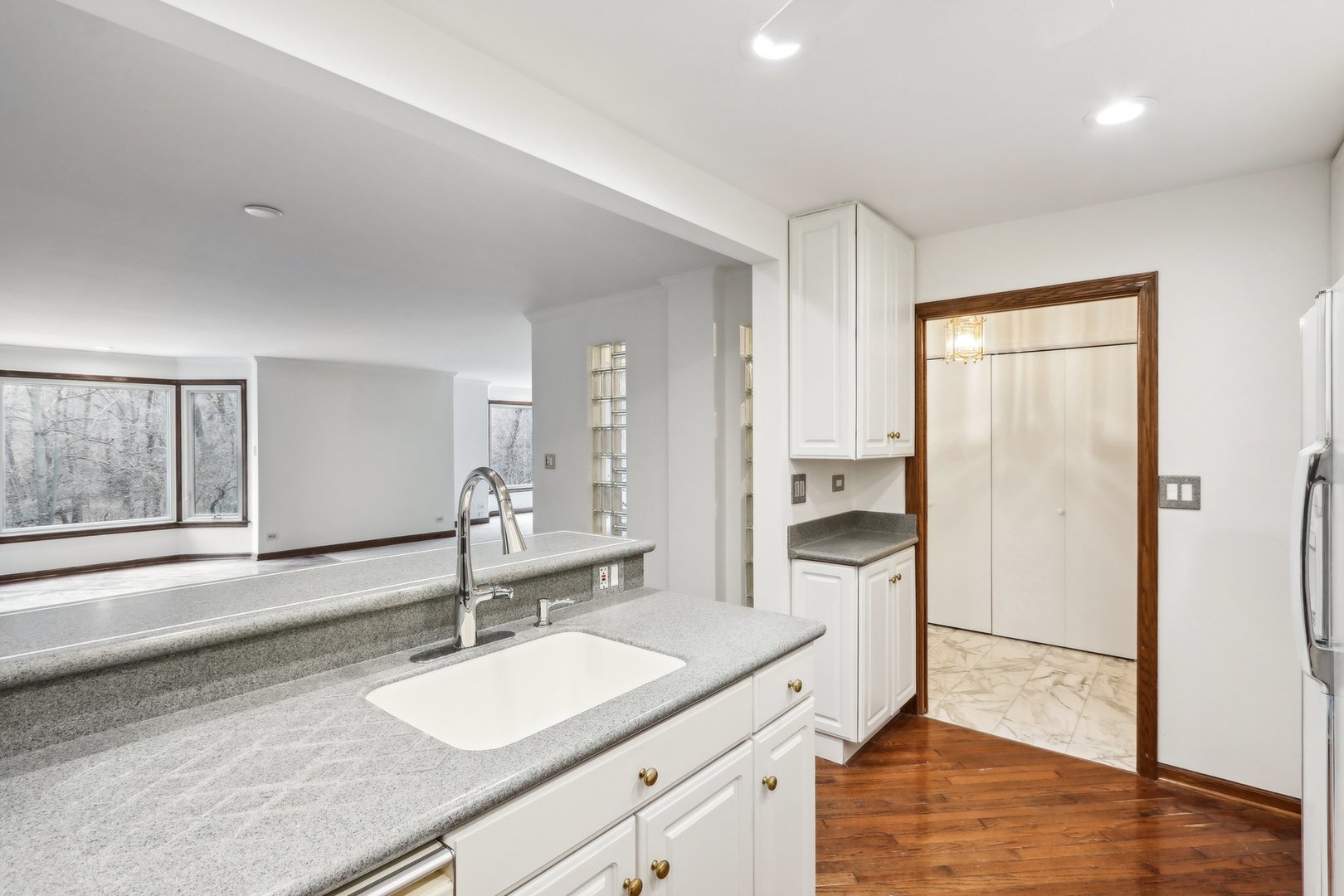2500 Windsor Mall, Unit 1P Park Ridge, IL 60068 - Photo 10 of 24 Gallery Image 10