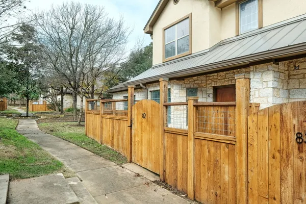 $2,695 | 8701 Escarpment Boulevard, Unit 82, Austin, TX 78749