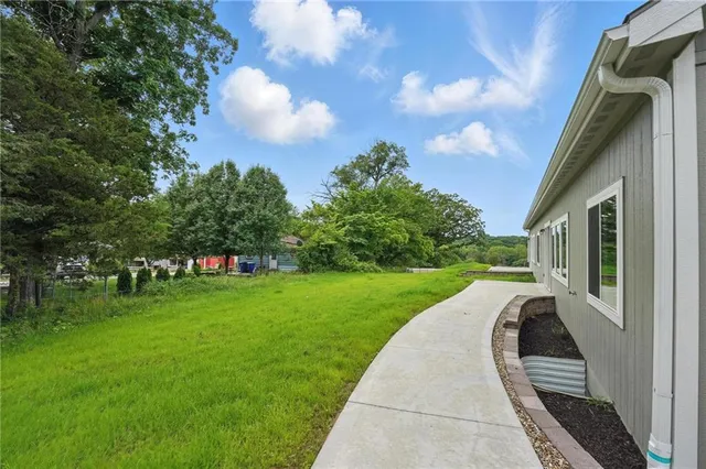 $354,995 | 789 Highland Drive, Edwardsville, KS 66111