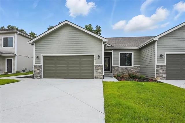 $354,995 | 789 Highland Drive, Edwardsville, KS 66111
