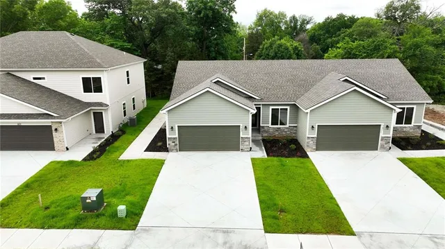 $354,995 | 789 Highland Drive, Edwardsville, KS 66111