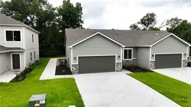 $354,995 | 789 Highland Drive, Edwardsville, KS 66111